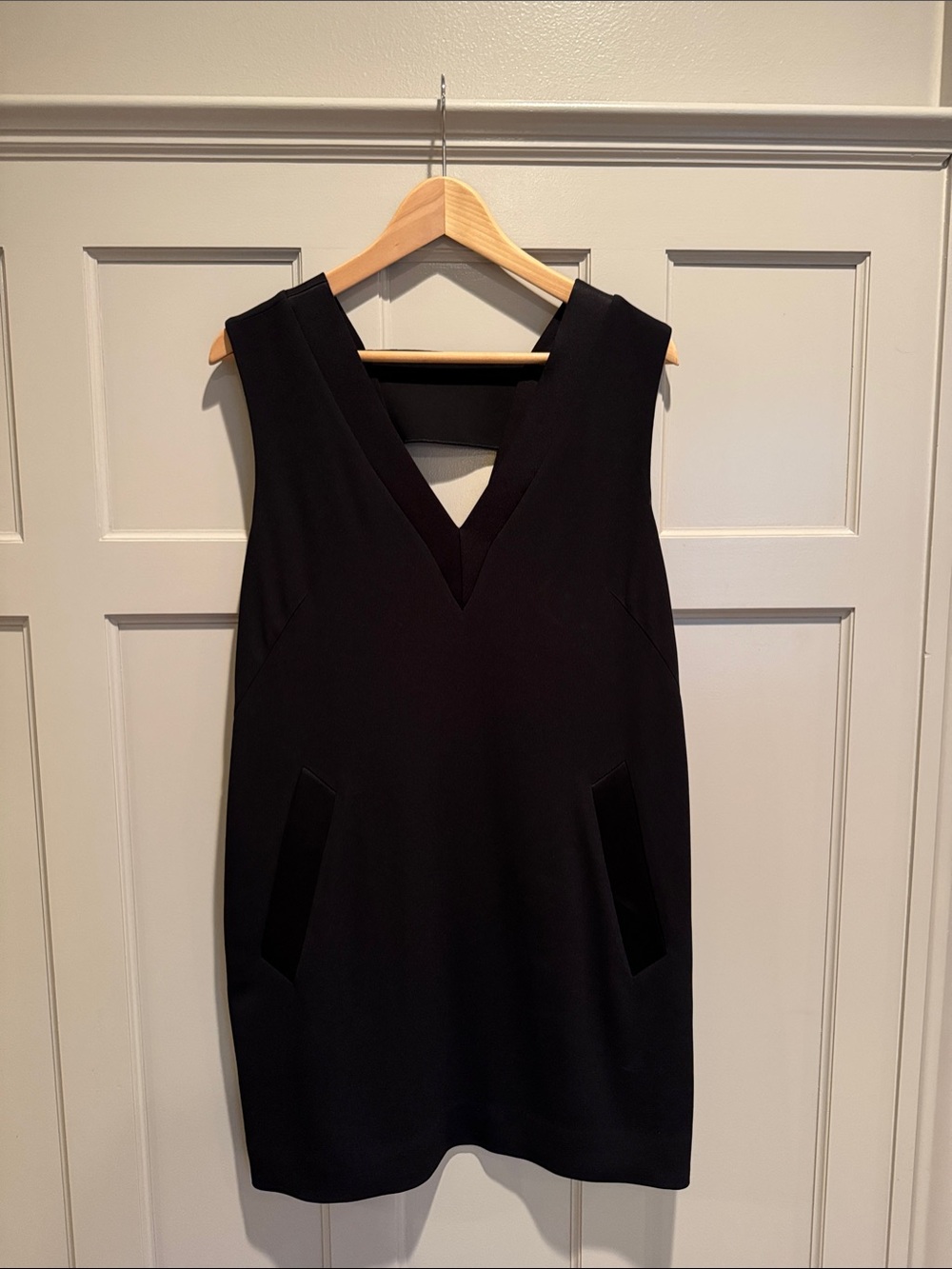 Black V-Neck Sleeveless Shift Dress